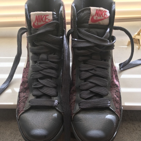 Vintage-looking Nike shoes!!! - Picture 3 of 6